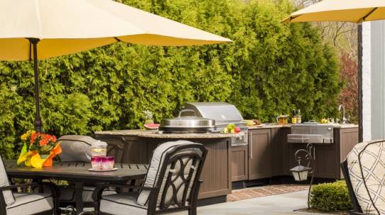Outdoor Kitchens, Let’s Get Ready For Summer!